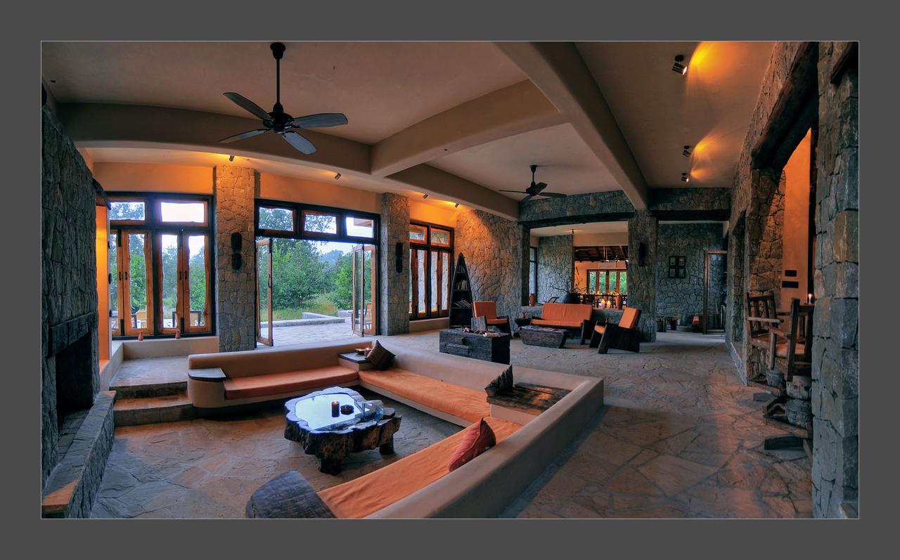Kanha Earth Lodge Mandlā Екстериор снимка
