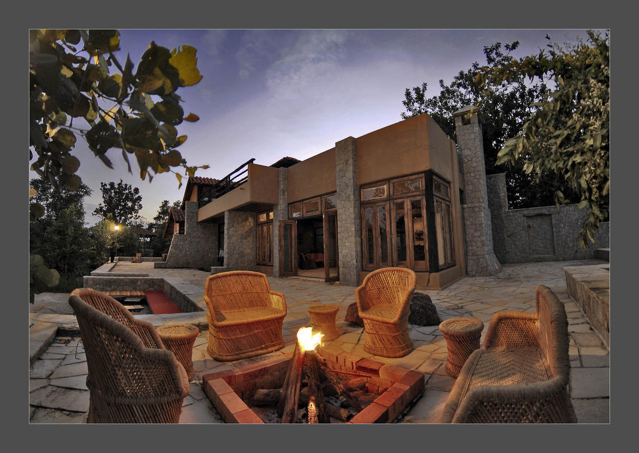 Kanha Earth Lodge Mandlā Екстериор снимка