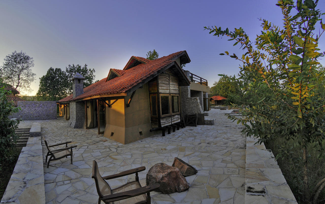 Kanha Earth Lodge Mandlā Екстериор снимка