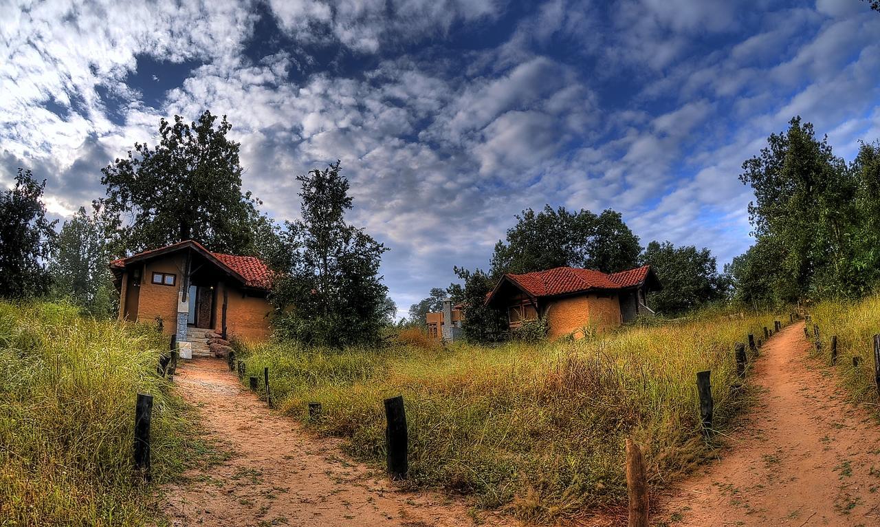 Kanha Earth Lodge Mandlā Екстериор снимка