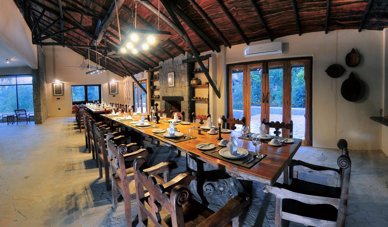 Kanha Earth Lodge Mandlā Екстериор снимка