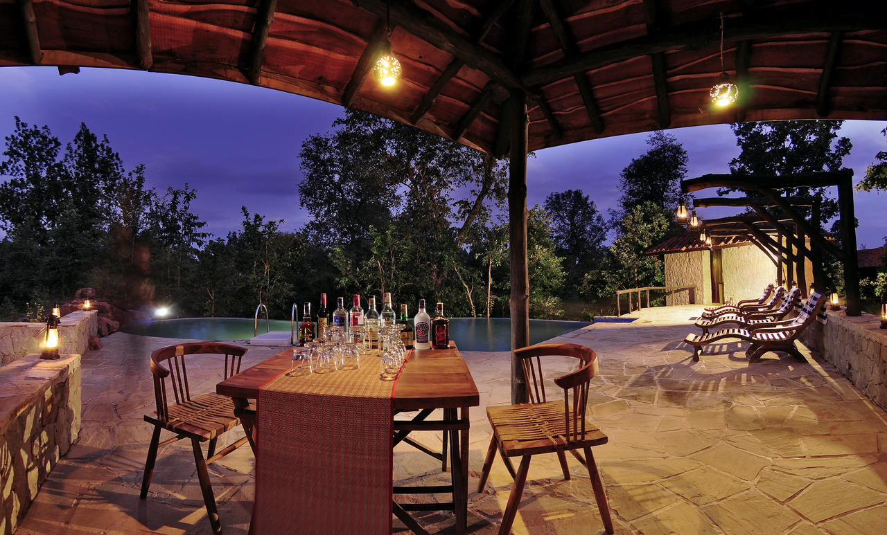 Kanha Earth Lodge Mandlā Екстериор снимка