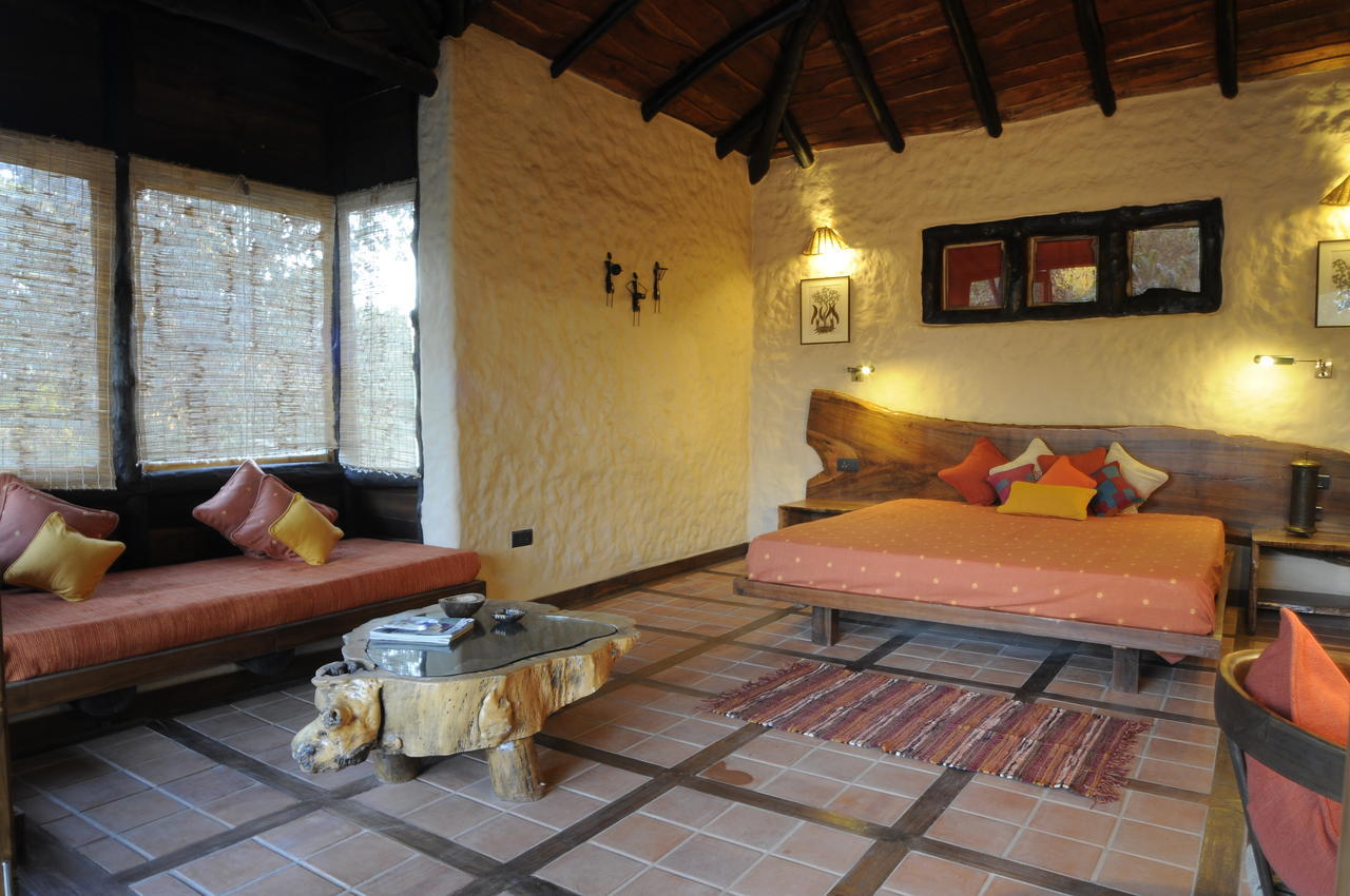 Kanha Earth Lodge Mandlā Екстериор снимка