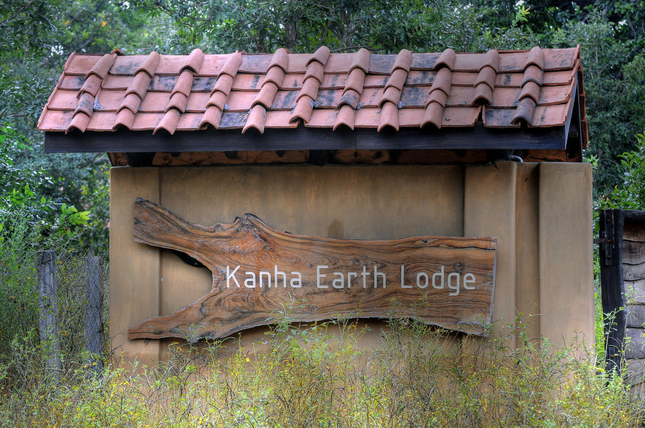 Kanha Earth Lodge Mandlā Екстериор снимка